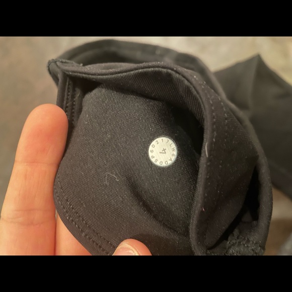 Lululemon SIZE 4 cropped leggings with mesh design at bottom - Picture 4 of 4